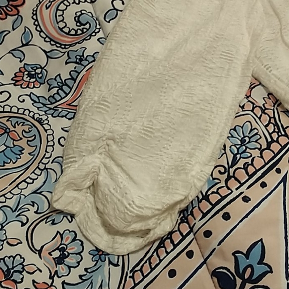 🤍ERIN LONDON🤍LIKE NEW SHIMMERY BUTTON UP BLOUSE - Picture 2 of 3